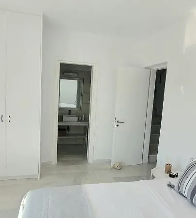 Celine Aliki (Paros)