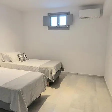 Celine Aliki (Paros)