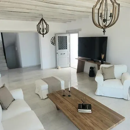 Celine Aliki (Paros)