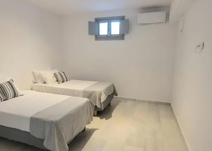 Celine Aliki (Paros)