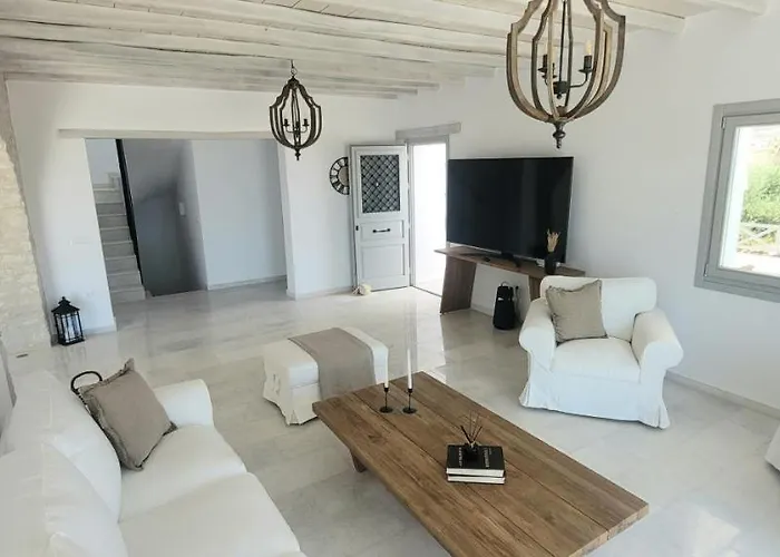 Celine Aliki (Paros)