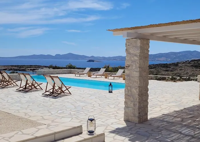 Celine Aliki (Paros)